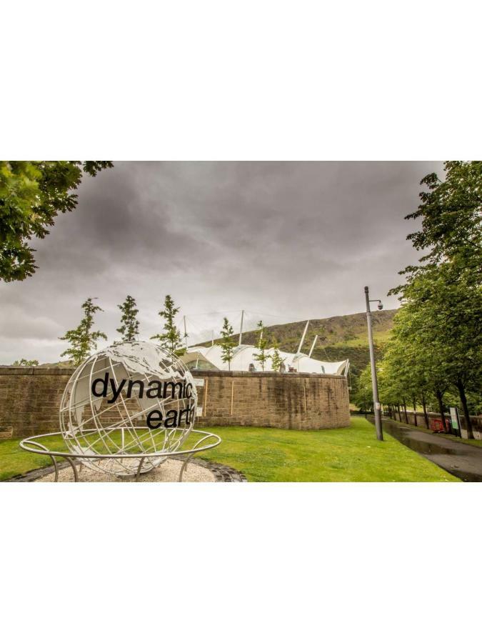 Central And Stylish One Bedroom Apartment Edinburgh Buitenkant foto