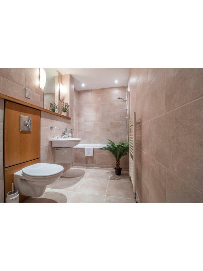 Central And Stylish One Bedroom Apartment Edinburgh Buitenkant foto